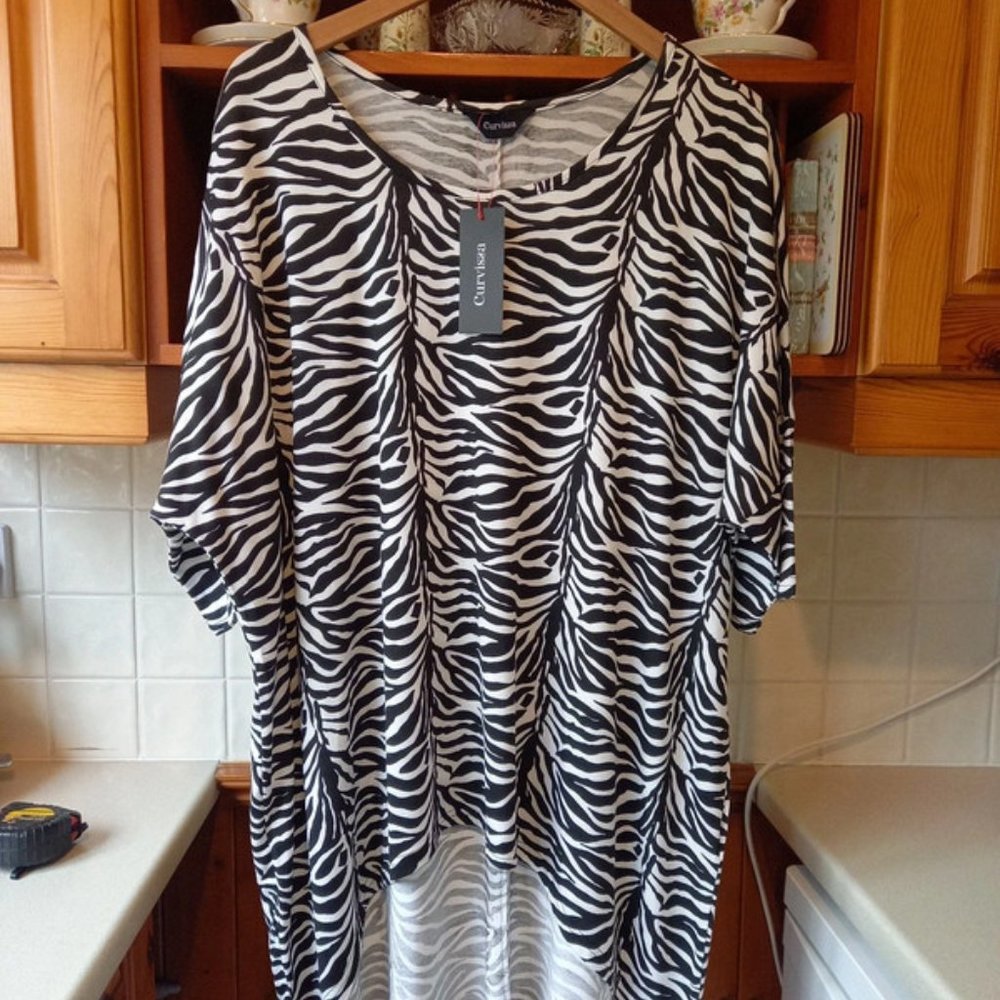 Curvissa animal print top size 22